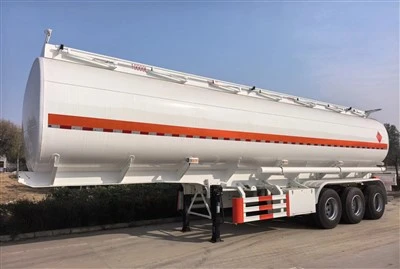 Xe tải chở dầu bôi trơn
